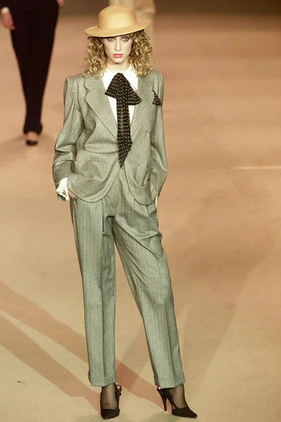 Look 15